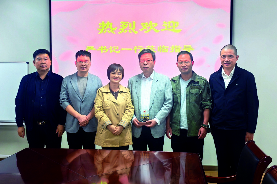 1770166885700258cR1d.jpg 恩施州 作者:王淑娜.jpg